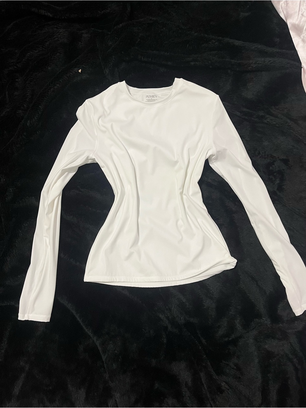 Pumiey White Long-Sleeve Crewneck Top